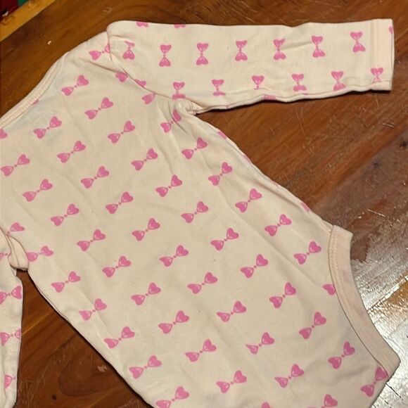 NWOT 6-9 month Cat & Jack long sleeve pink w/pink bow graphics body suit/onesie - Picture 11 of 16
